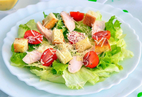 салат цезарь с курицей